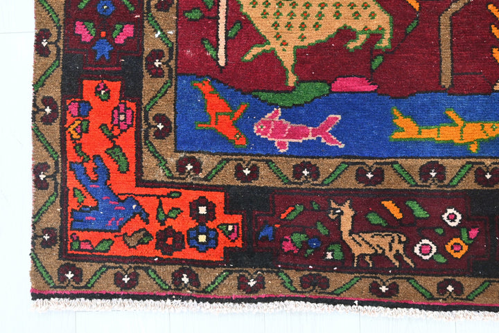 red Large rug 4' 8" x 9' 6"