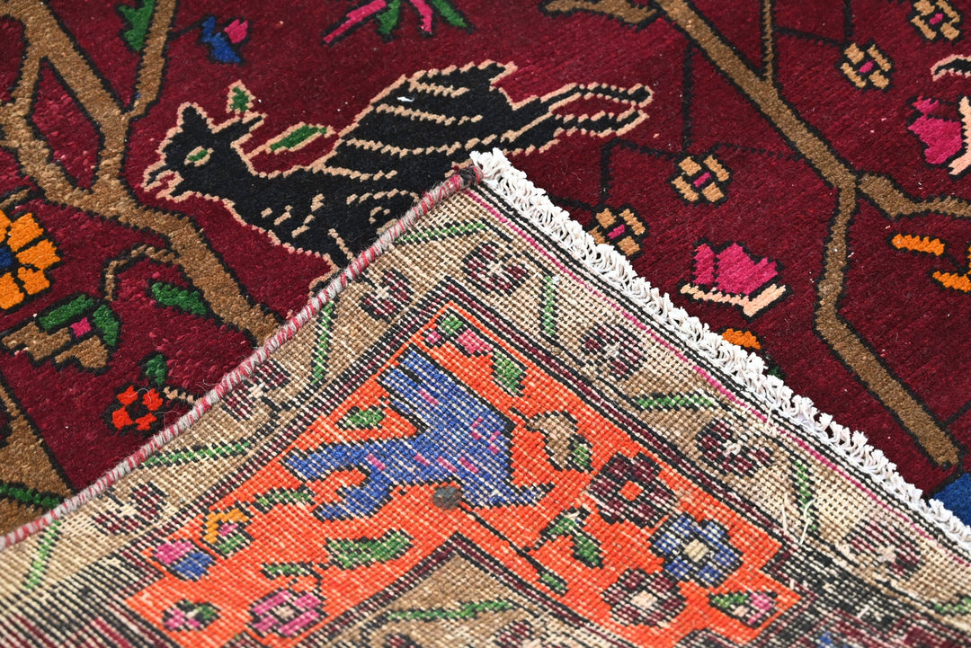 red Large rug 4' 8" x 9' 6"