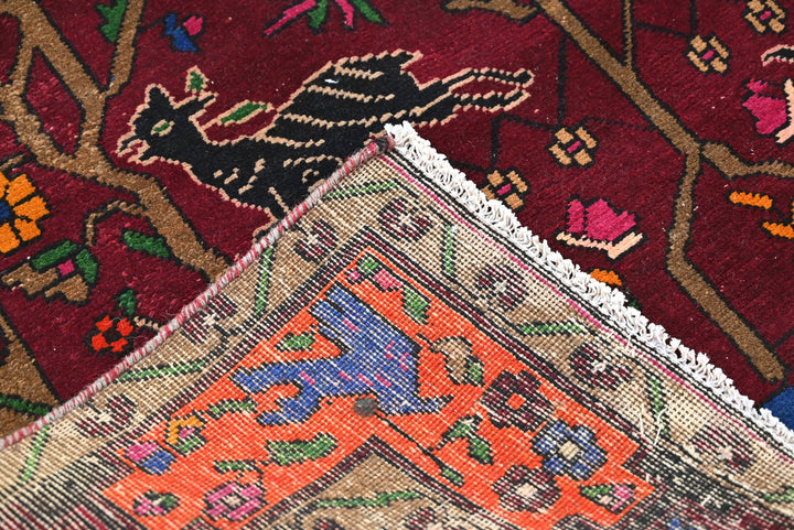 red Large rug 4' 8" x 9' 6"