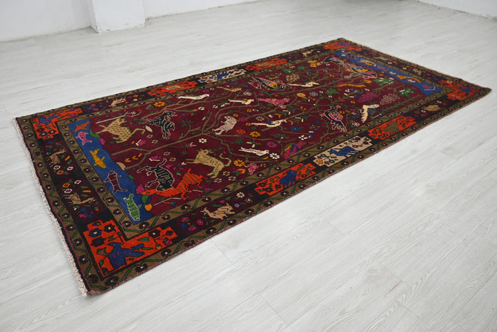 red Large rug 4' 8" x 9' 6"