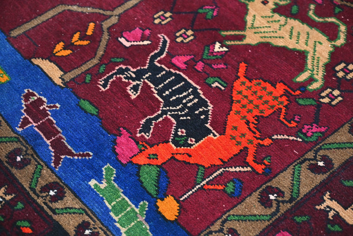 red Large rug 4' 8" x 9' 6"