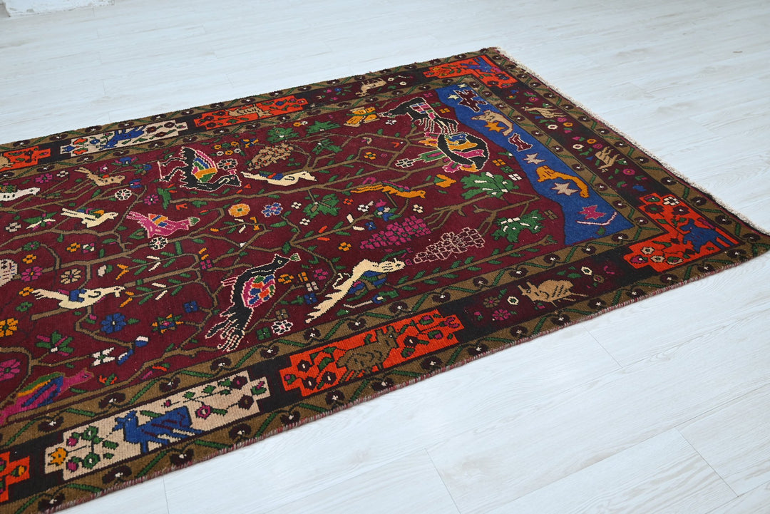 red Large rug 4' 8" x 9' 6"