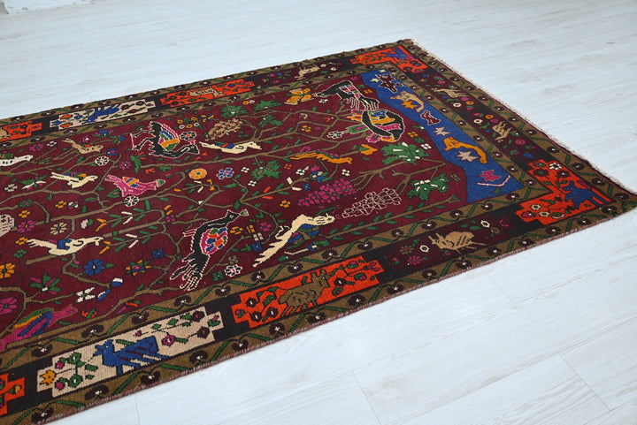 red Large rug 4' 8" x 9' 6"