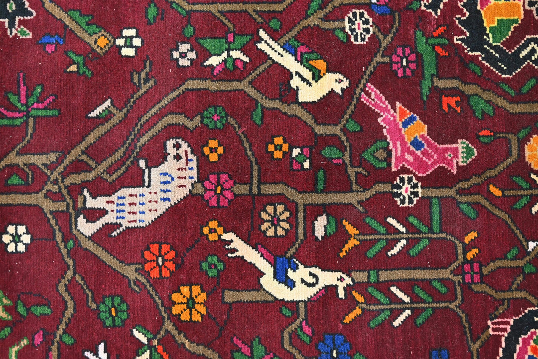 red Large rug 4' 8" x 9' 6"