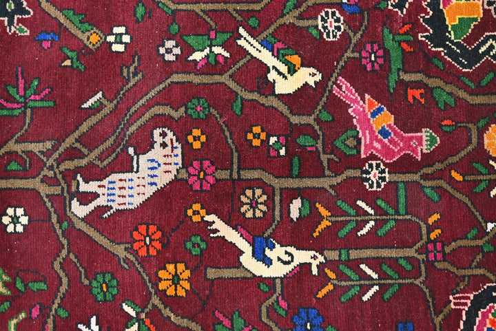red Large rug 4' 8" x 9' 6"