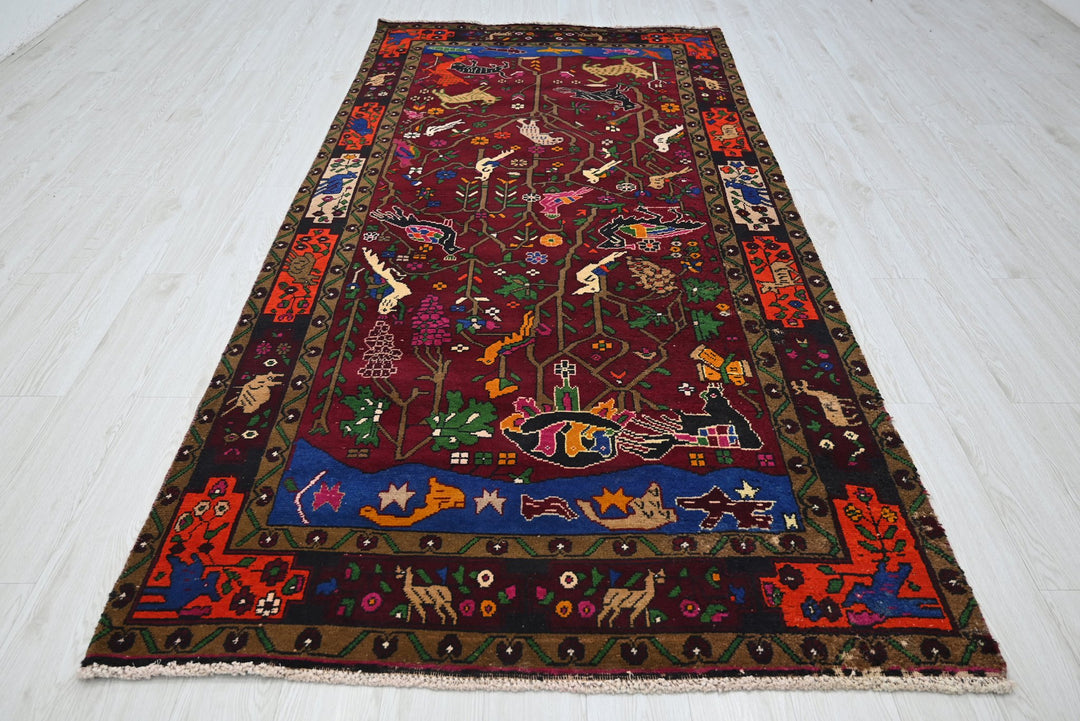 red Large rug 4' 8" x 9' 6"