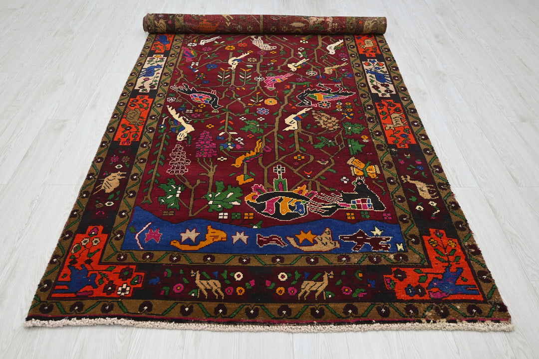 red Large rug 4' 8" x 9' 6"