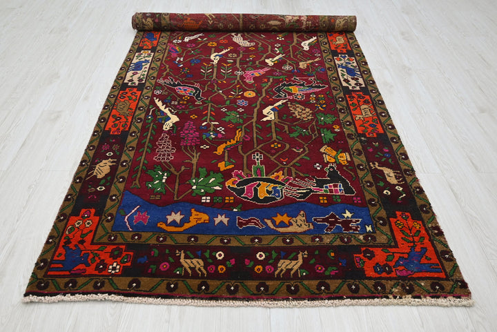 red Large rug 4' 8" x 9' 6"