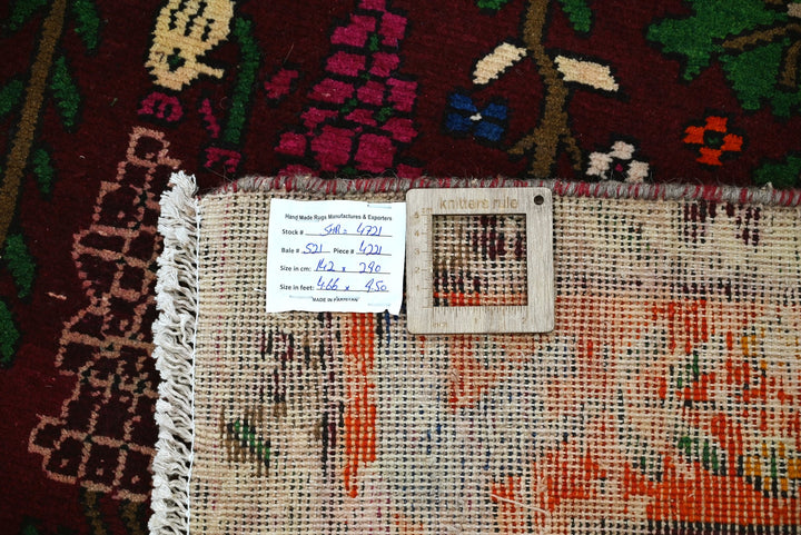 red Large rug 4' 8" x 9' 6"