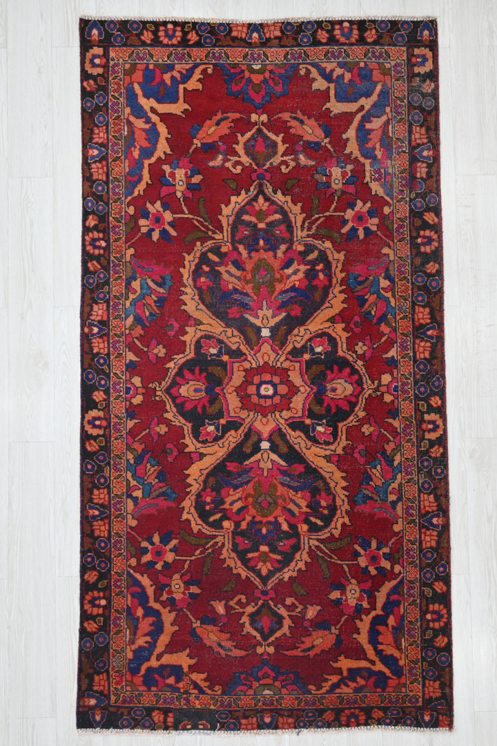 red Medium rug 4' 0" x 7' 11"