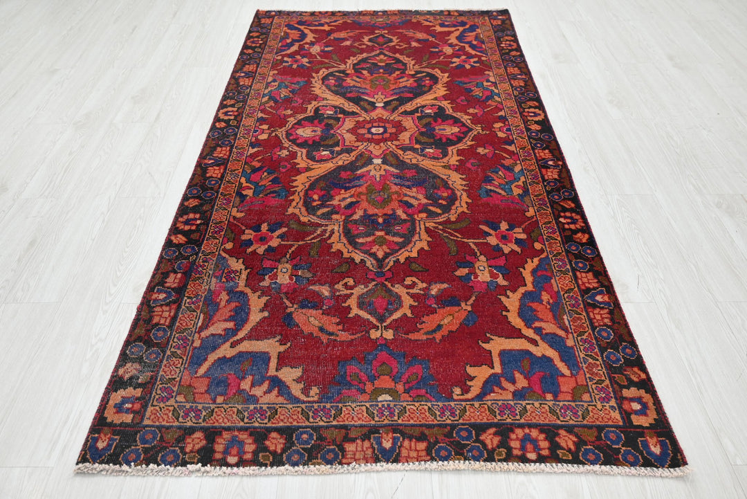 red Medium rug 4' 0" x 7' 11"