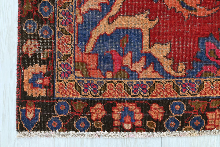 red Medium rug 4' 0" x 7' 11"