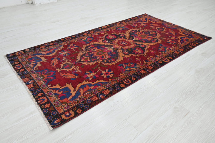 red Medium rug 4' 0" x 7' 11"