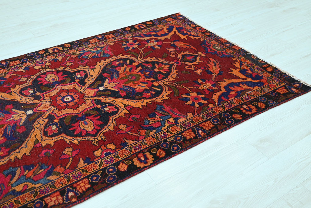 red Medium rug 4' 0" x 7' 11"