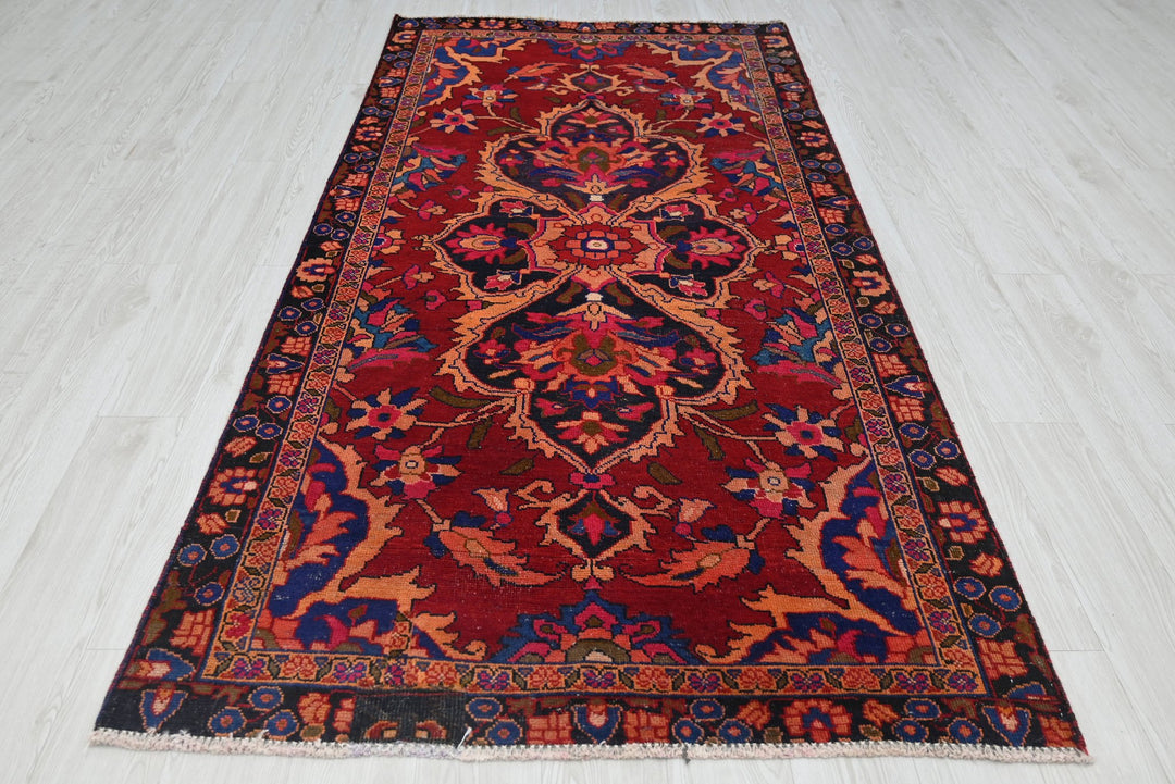 red Medium rug 4' 0" x 7' 11"