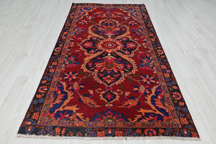 red Medium rug 4' 0" x 7' 11"