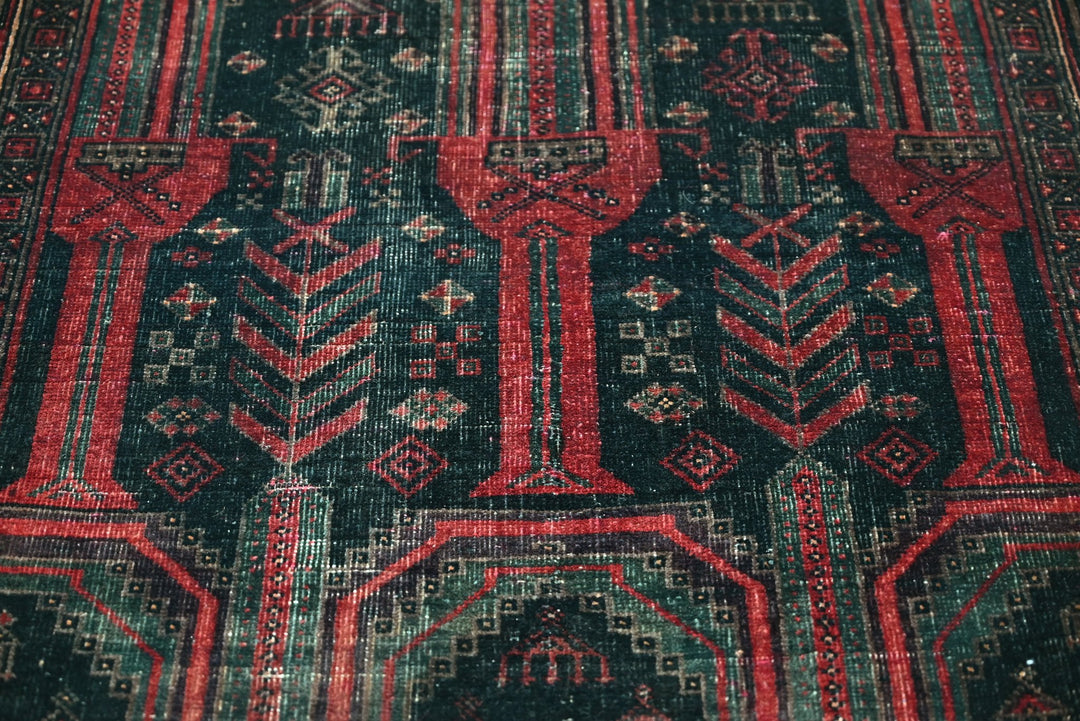 black Medium rug 4' 2" x 9' 1"