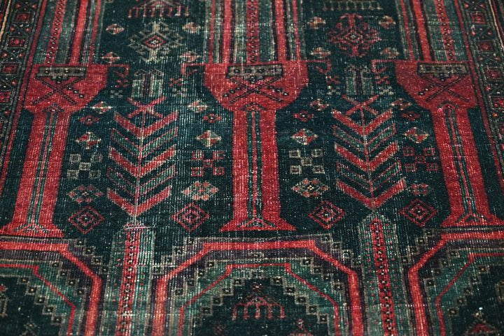 black Medium rug 4' 2" x 9' 1"