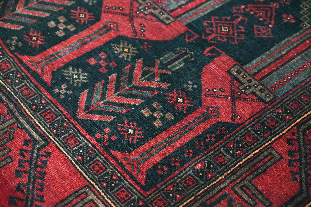 black Medium rug 4' 2" x 9' 1"
