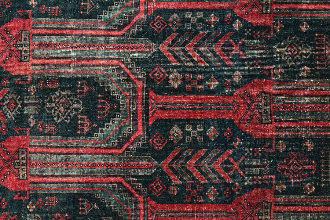 black Medium rug 4' 2" x 9' 1"
