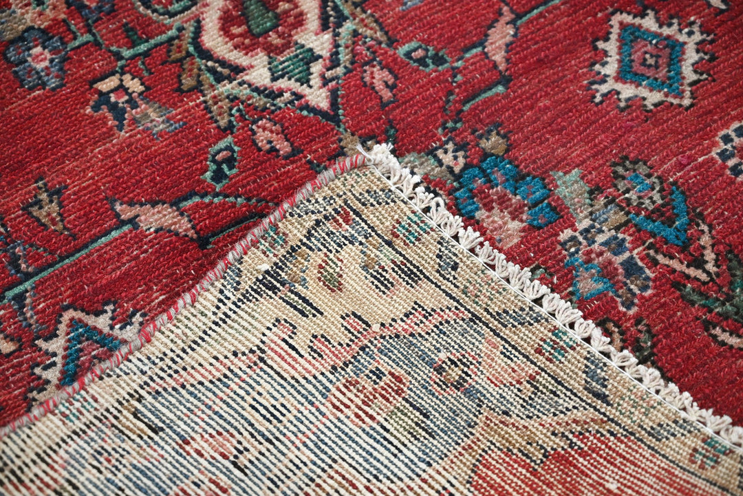red Runner rug 2' 8" x 9' 0"