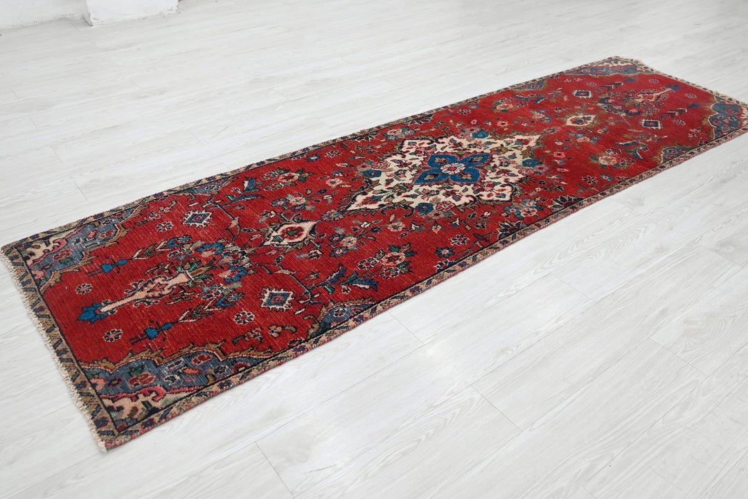 red Runner rug 2' 8" x 9' 0"