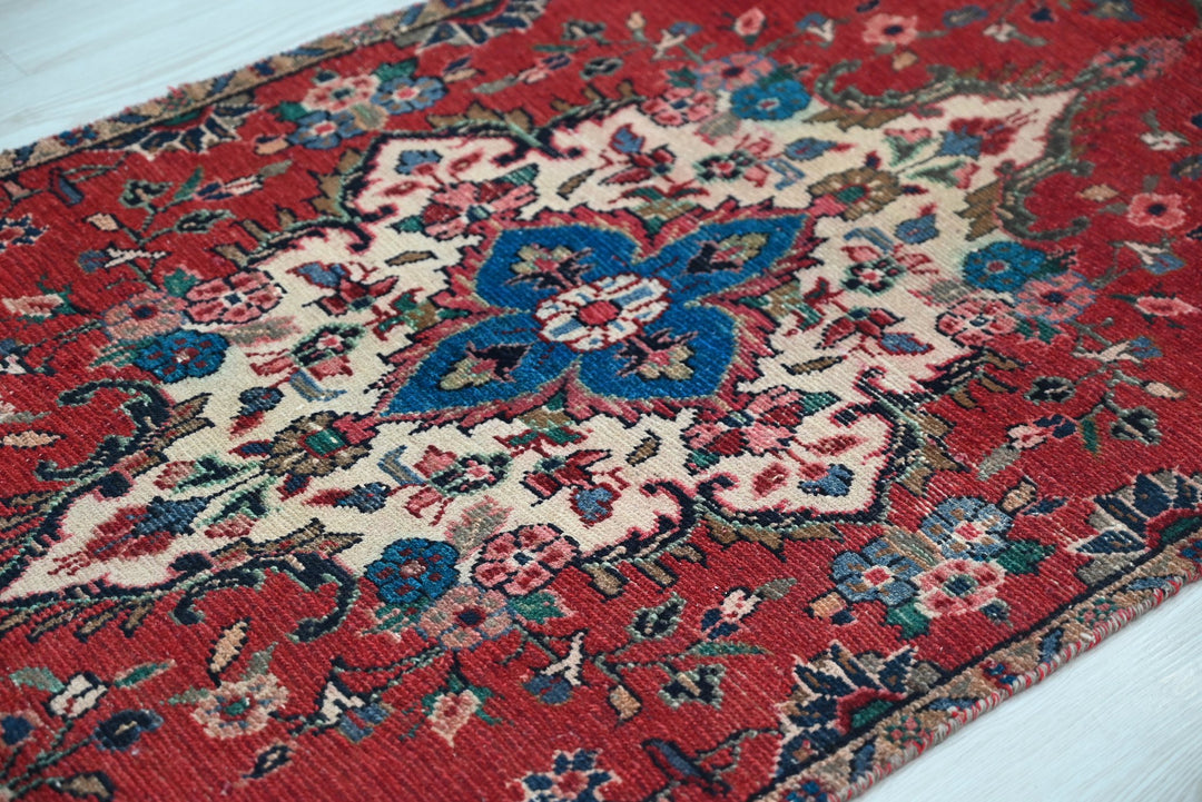 red Runner rug 2' 8" x 9' 0"