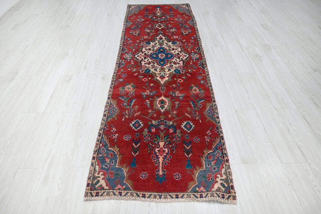 red Runner rug 2' 8" x 9' 0"