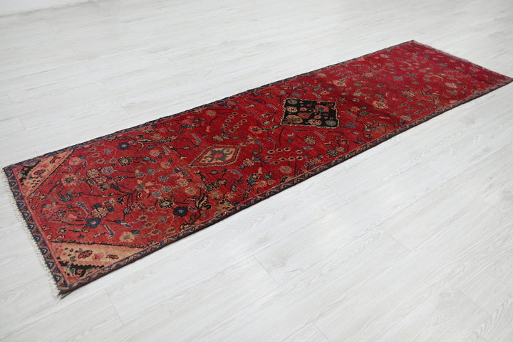 red Runner rug 2' 6" x 8' 10"