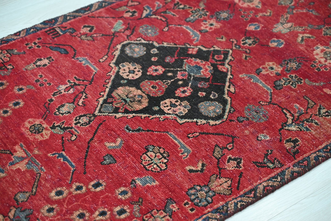 red Runner rug 2' 6" x 8' 10"