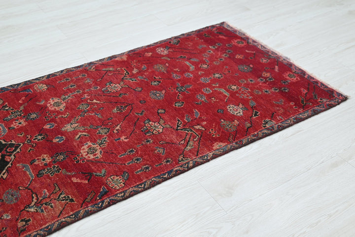 red Runner rug 2' 6" x 8' 10"