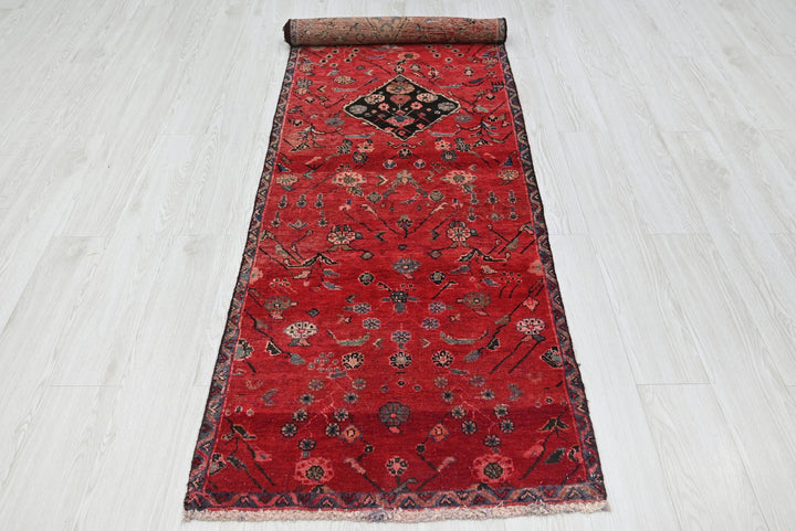 red Runner rug 2' 6" x 8' 10"