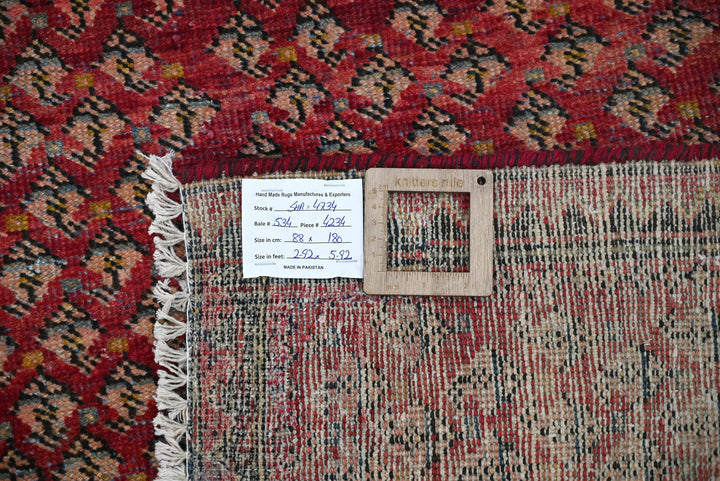 red Accent rug 2' 11" x 5' 11"