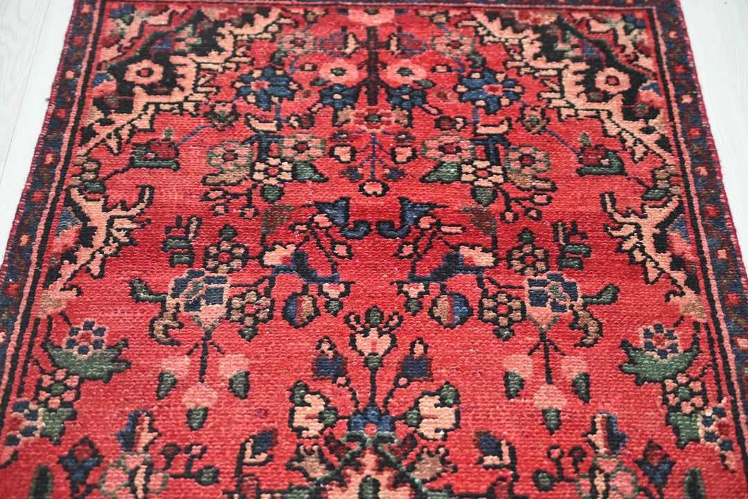red Runner rug 2' 6" x 9' 0"