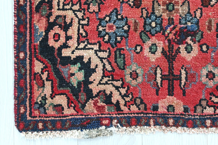 red Runner rug 2' 6" x 9' 0"