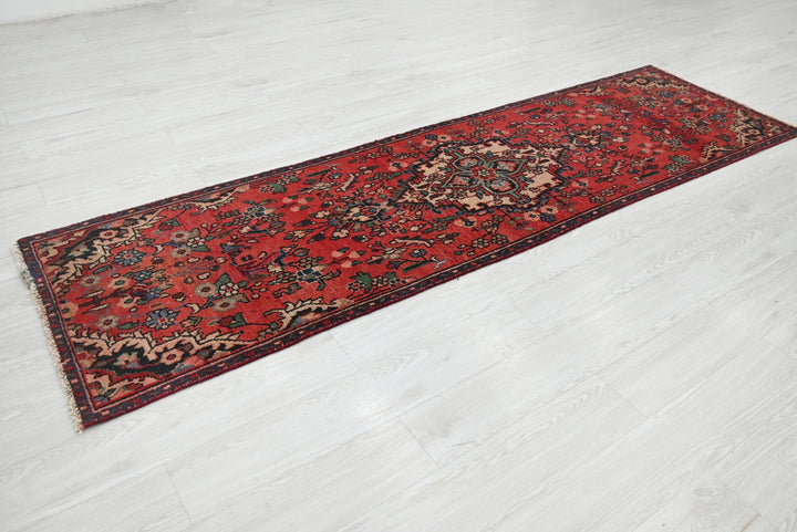 red Runner rug 2' 6" x 9' 0"