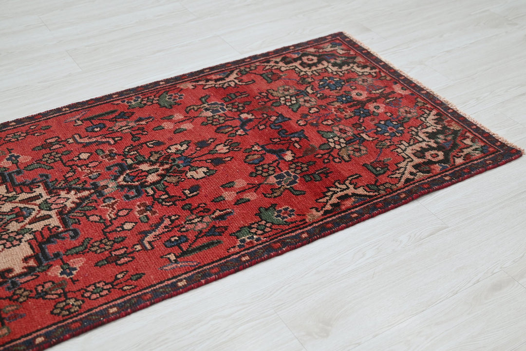 red Runner rug 2' 6" x 9' 0"