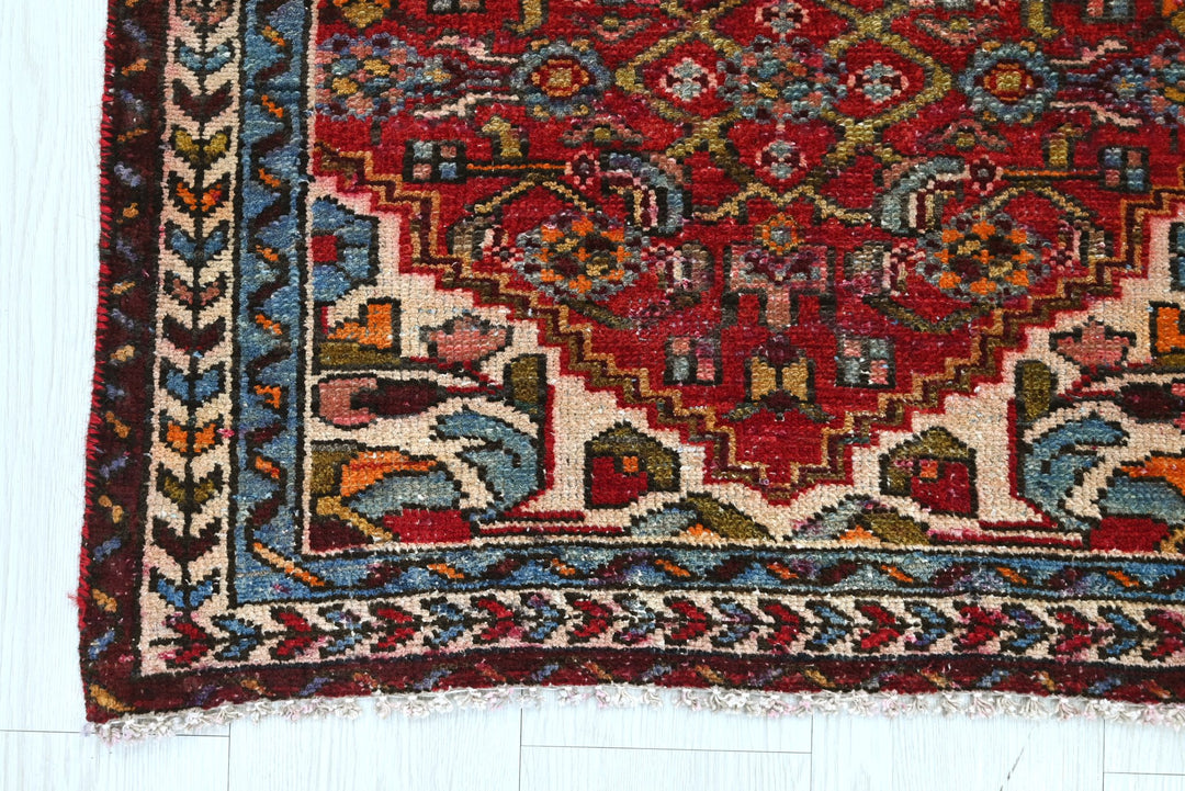 red Runner rug 2' 4" x 5' 7"
