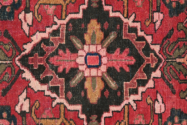 red Accent rug 2' 9" x 5' 10"