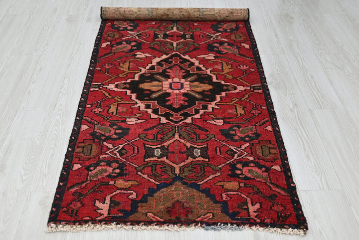 red Accent rug 2' 9" x 5' 10"