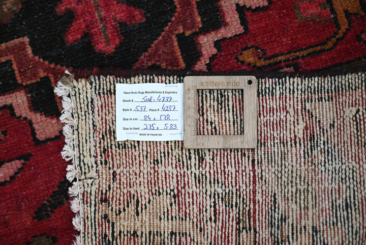 red Accent rug 2' 9" x 5' 10"