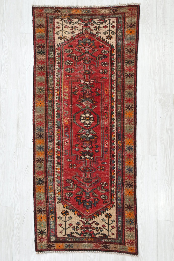 red Accent rug 2' 7" x 6' 0"