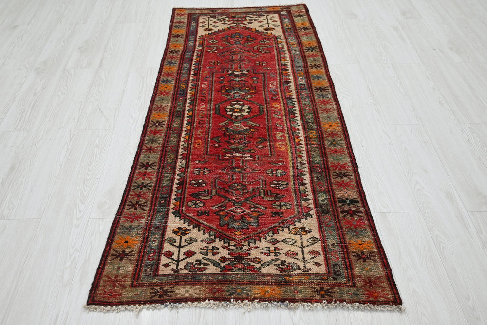 red Accent rug 2' 7" x 6' 0"