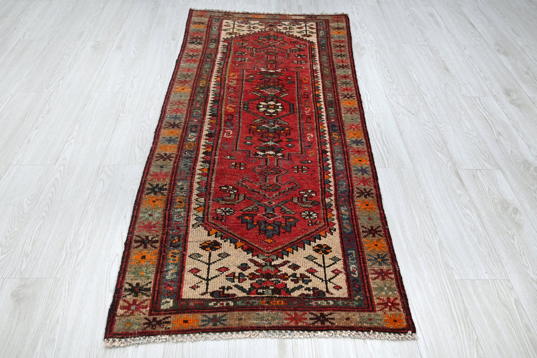 red Accent rug 2' 7" x 6' 0"