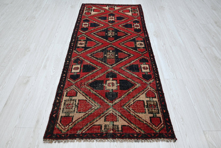 red Accent rug 2' 9" x 6' 3"