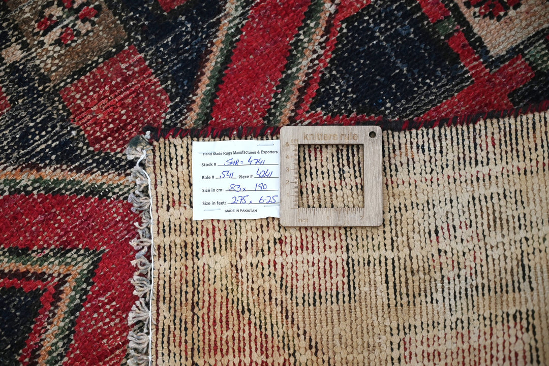red Accent rug 2' 9" x 6' 3"