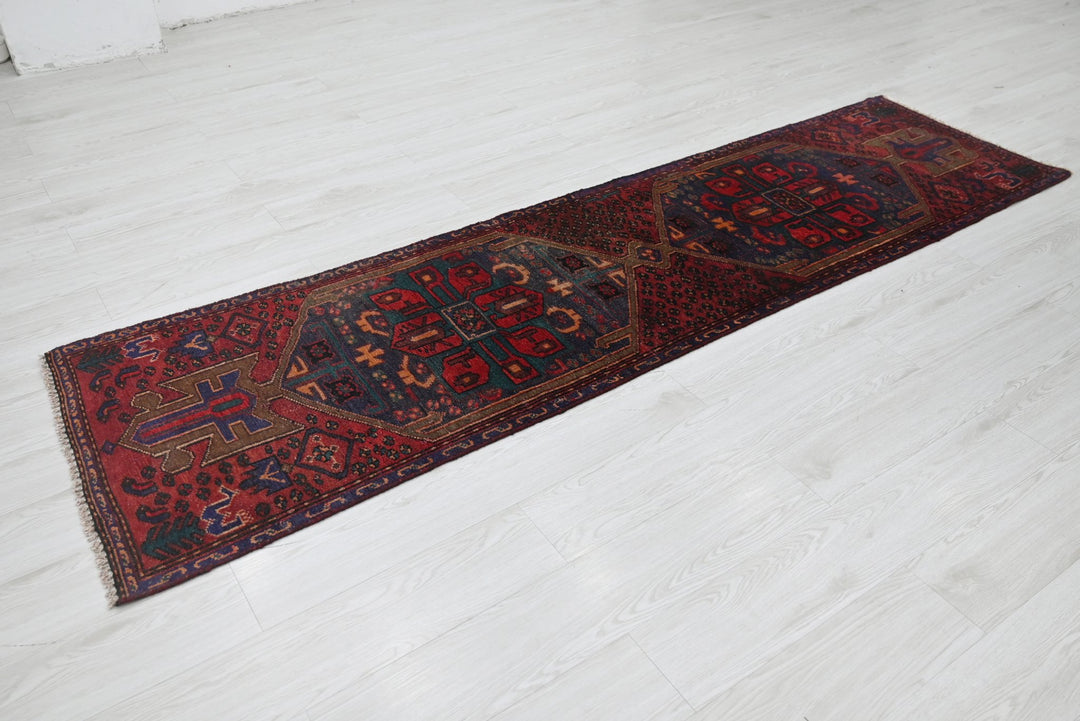 red Runner rug 2' 3" x 8' 6"