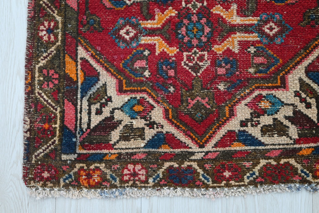 red Runner rug 2' 0" x 5' 9"