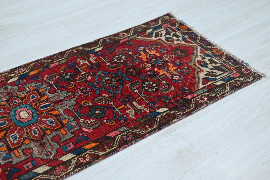 red Runner rug 2' 0" x 5' 9"