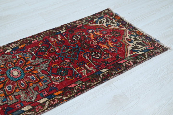 red Runner rug 2' 0" x 5' 9"